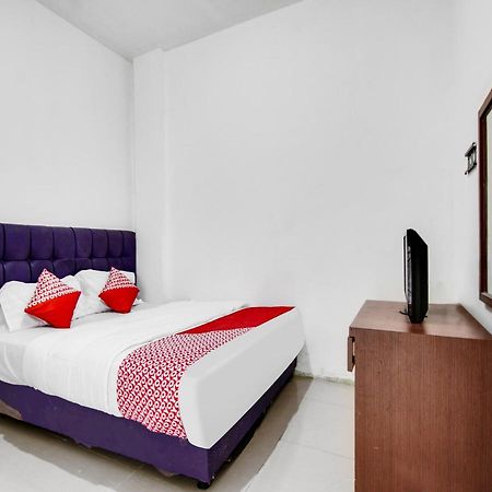 Oyo 90897 Hotel Sepupu Satria Pekanbaru Esterno foto