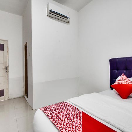 Oyo 90897 Hotel Sepupu Satria Pekanbaru Esterno foto