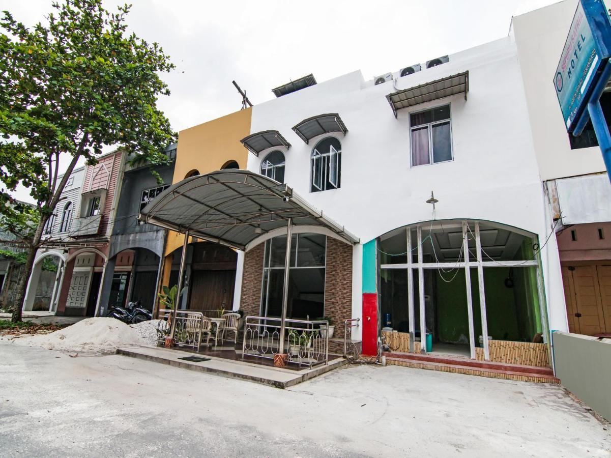 Oyo 90897 Hotel Sepupu Satria Pekanbaru Esterno foto