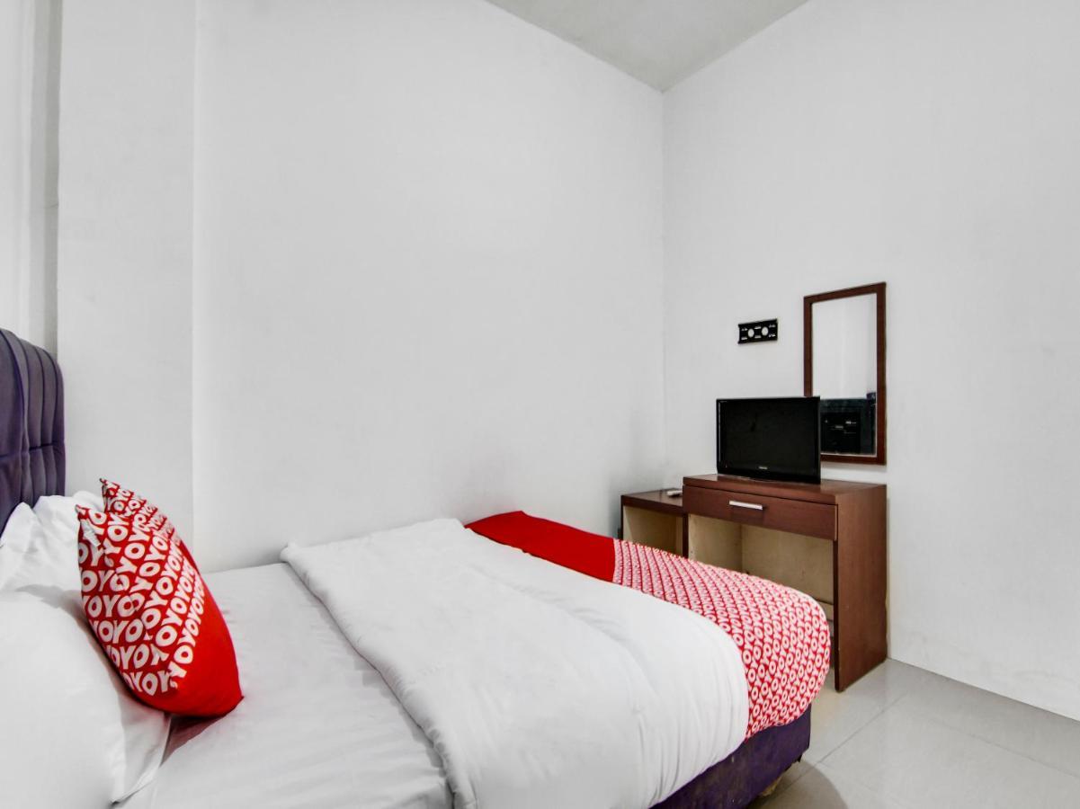 Oyo 90897 Hotel Sepupu Satria Pekanbaru Esterno foto