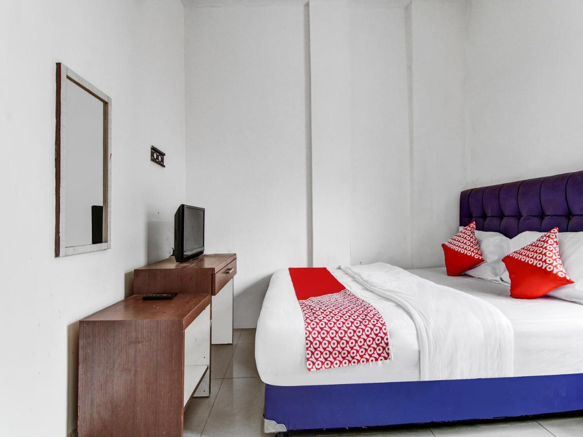 Oyo 90897 Hotel Sepupu Satria Pekanbaru Esterno foto